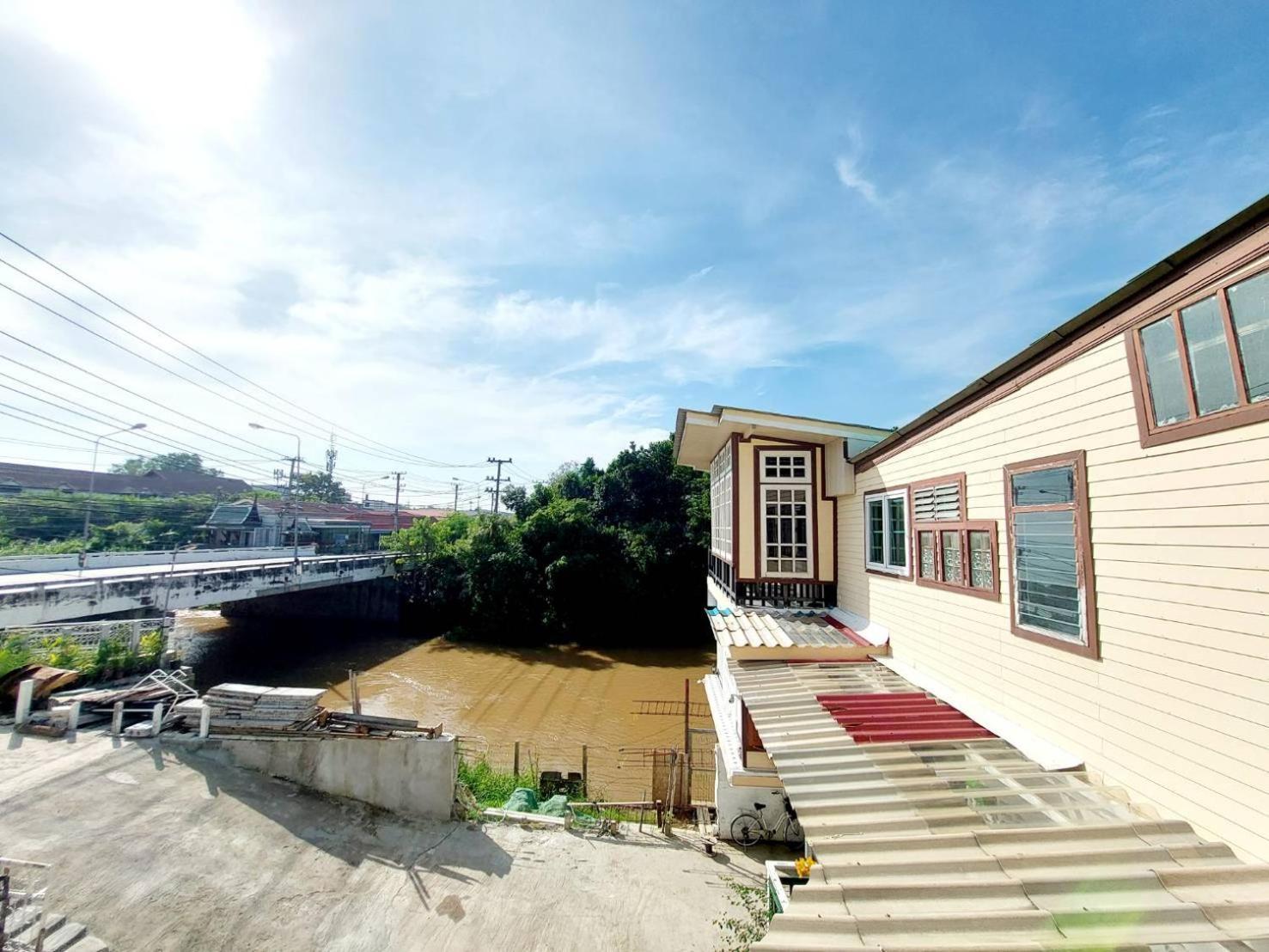 Hello Sunshine Hostel Phra Nakhon Si Ayutthaya Exterior photo