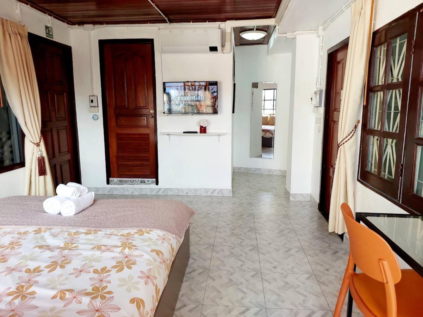 Hello Sunshine Hostel Phra Nakhon Si Ayutthaya Exterior photo