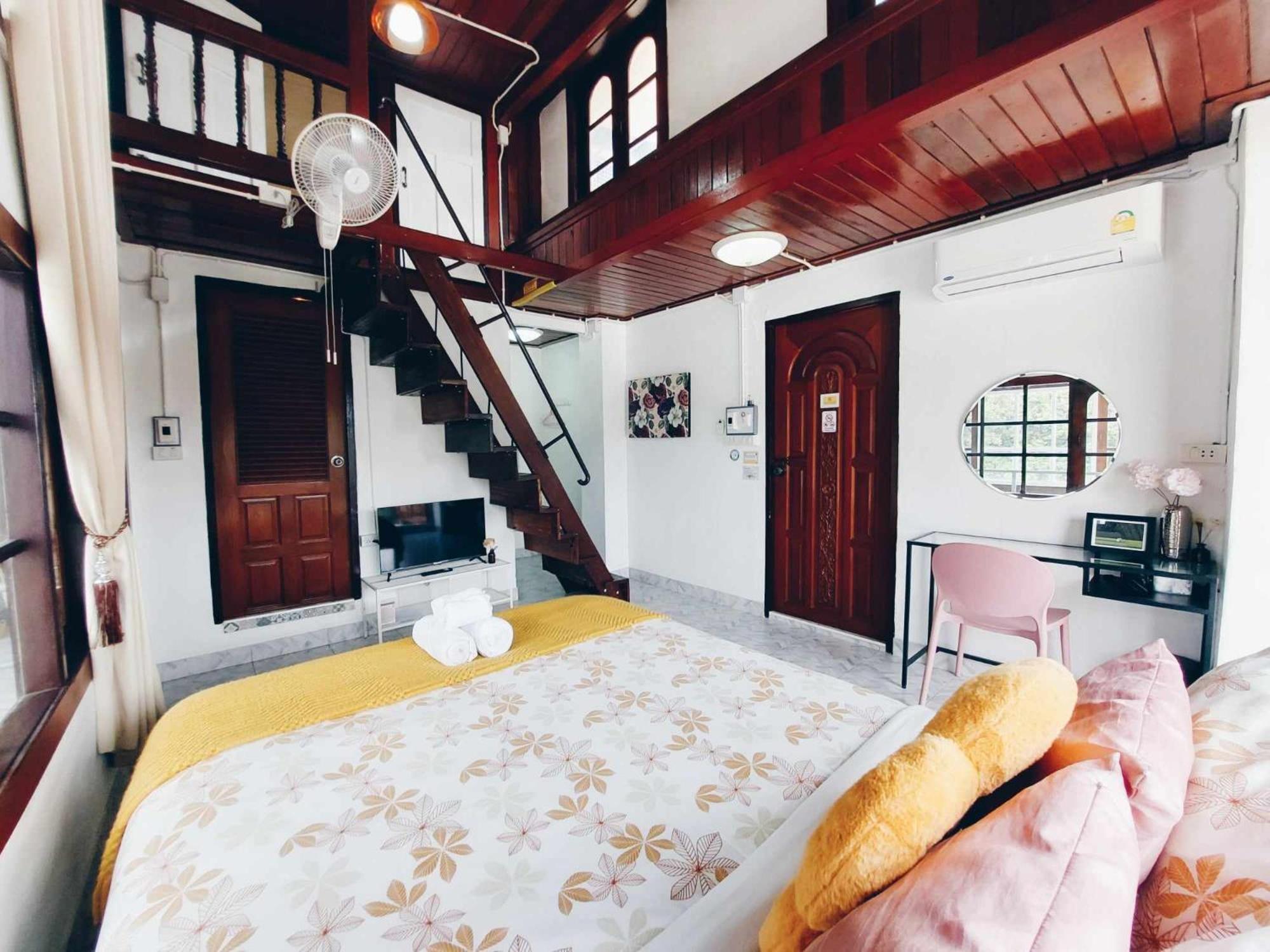 Hello Sunshine Hostel Phra Nakhon Si Ayutthaya Exterior photo