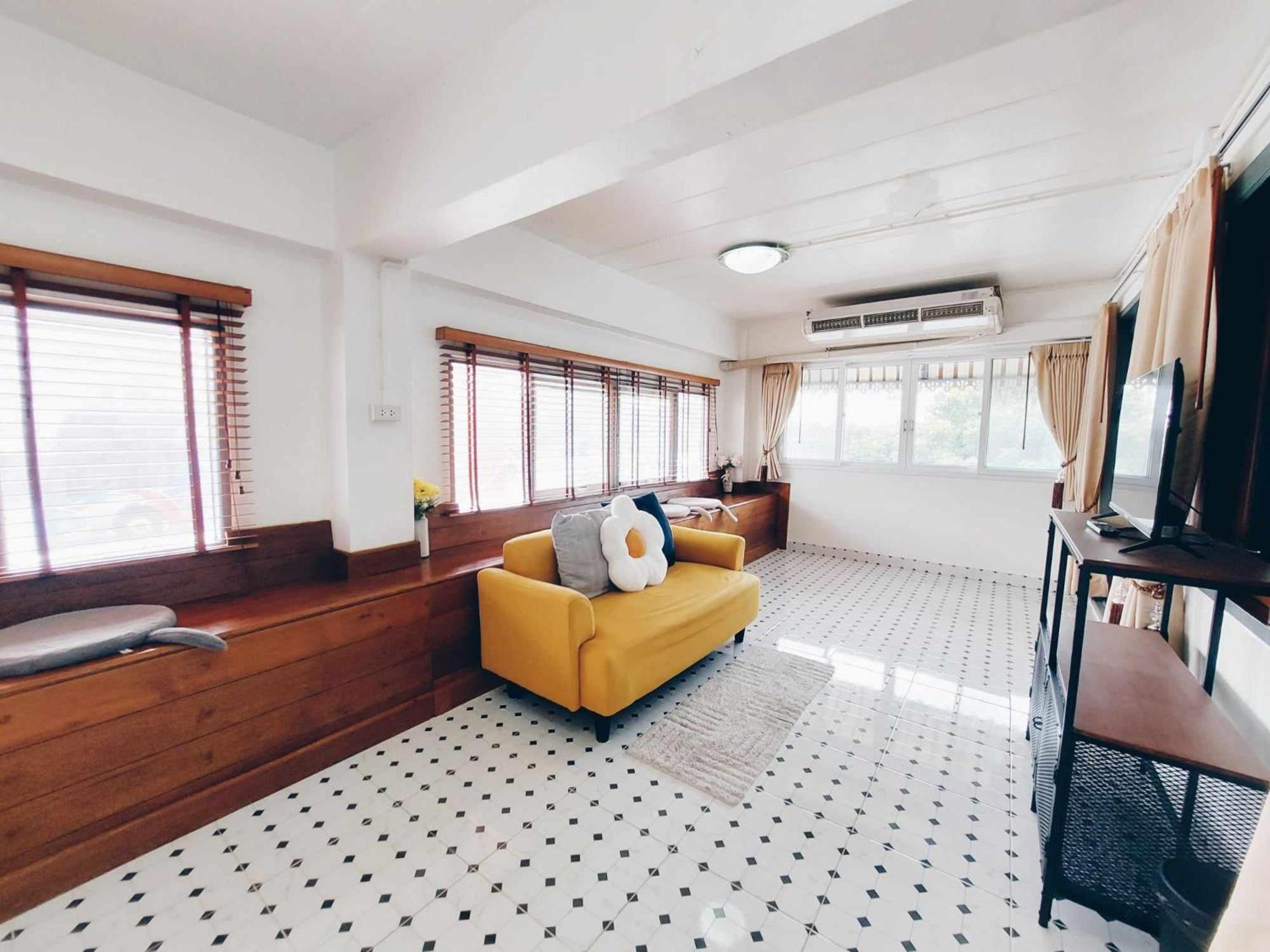 Hello Sunshine Hostel Phra Nakhon Si Ayutthaya Exterior photo