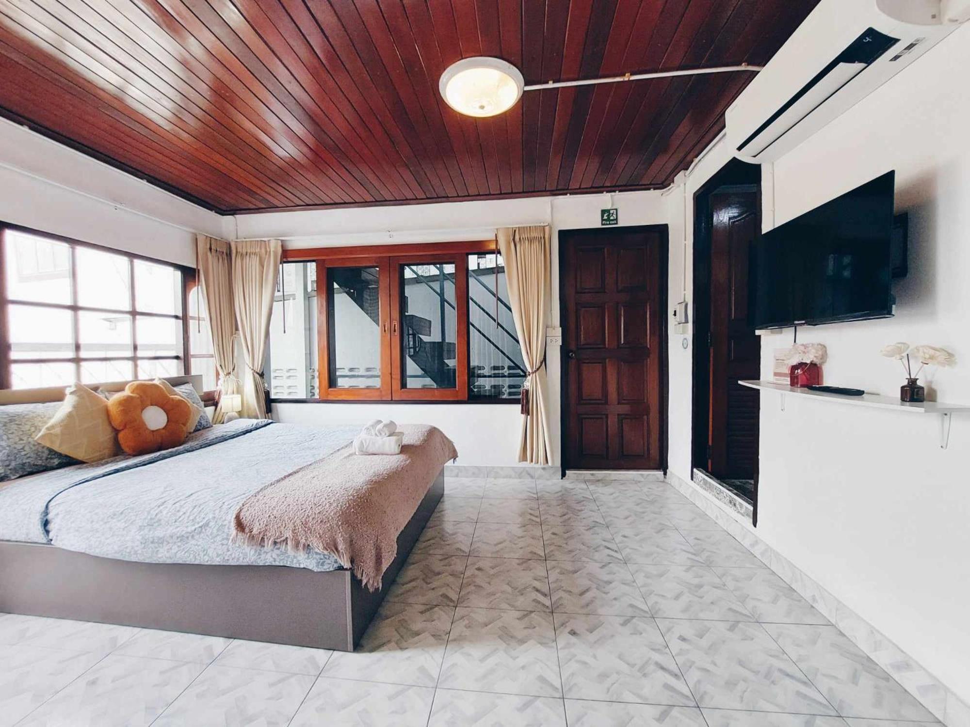 Hello Sunshine Hostel Phra Nakhon Si Ayutthaya Exterior photo