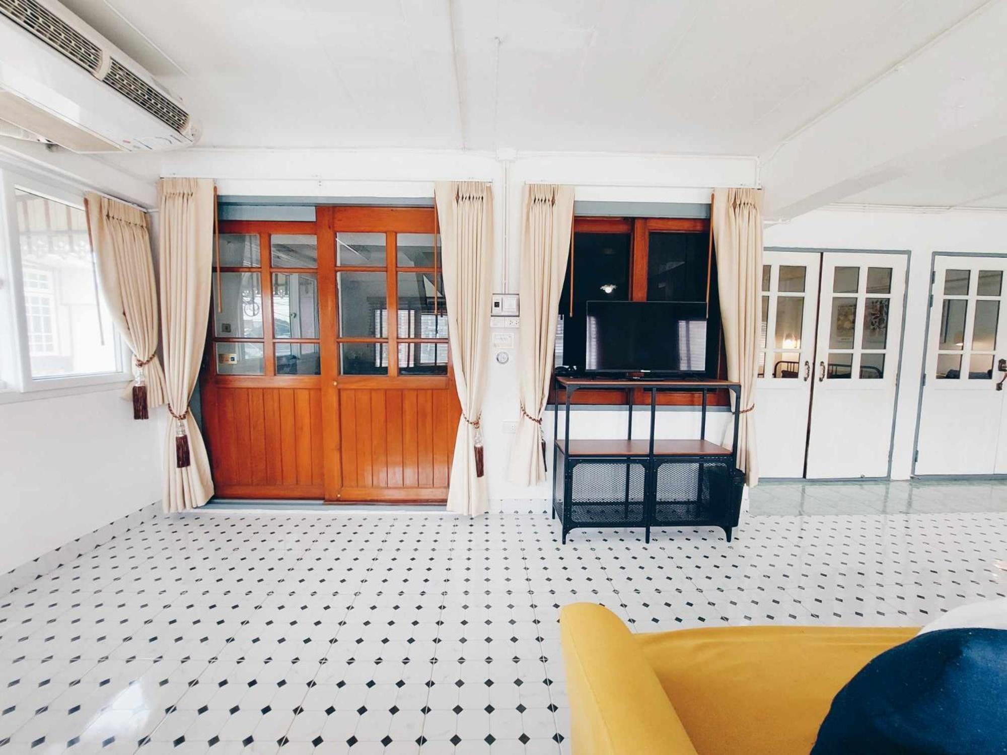 Hello Sunshine Hostel Phra Nakhon Si Ayutthaya Exterior photo