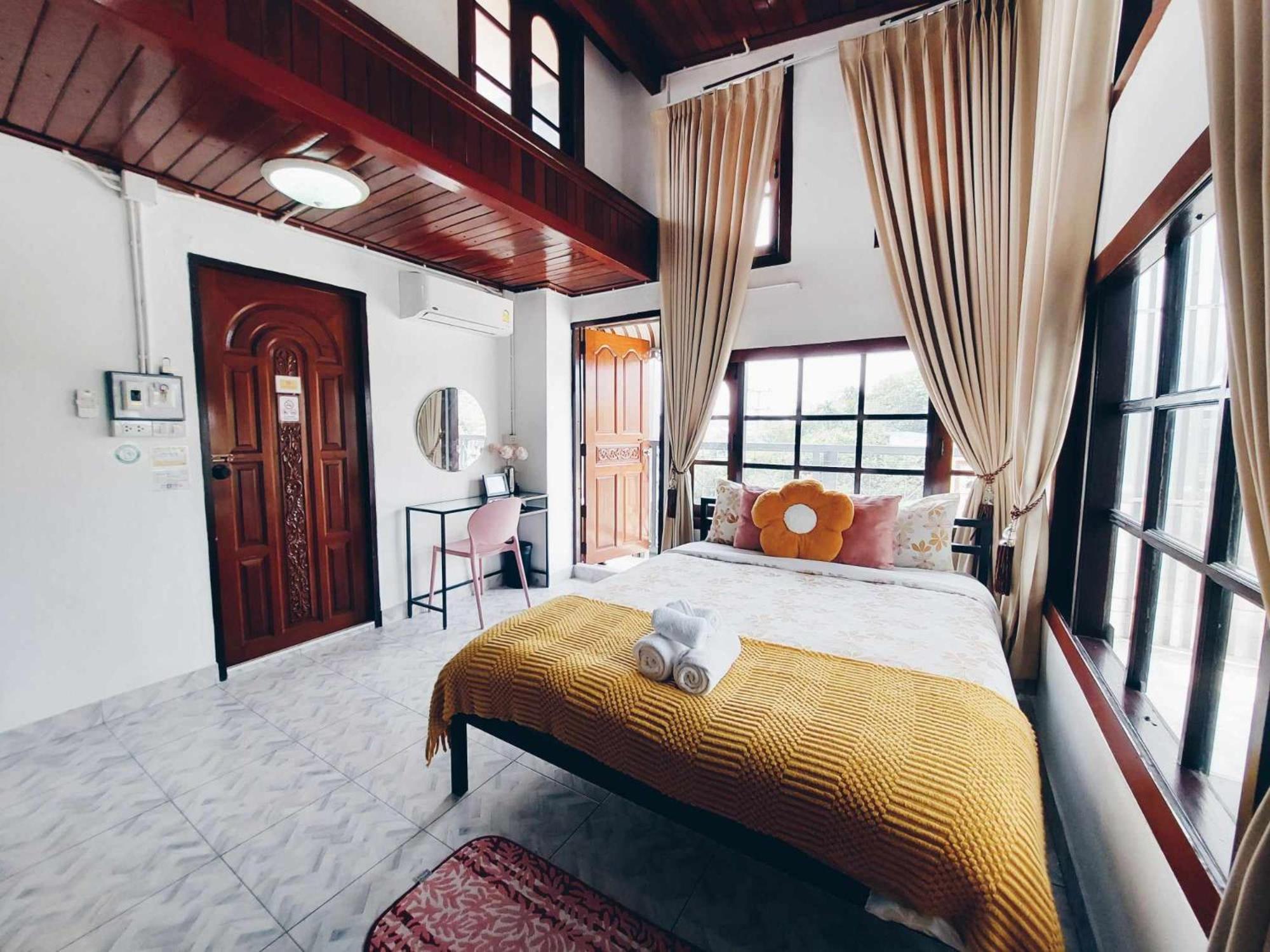 Hello Sunshine Hostel Phra Nakhon Si Ayutthaya Exterior photo