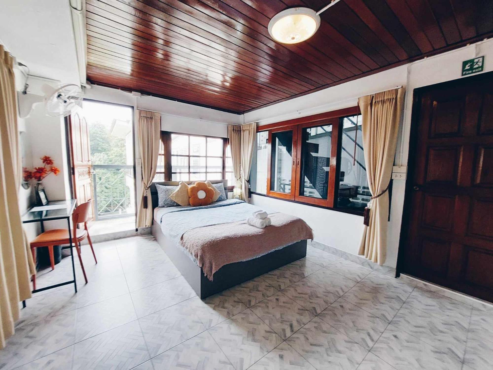 Hello Sunshine Hostel Phra Nakhon Si Ayutthaya Exterior photo